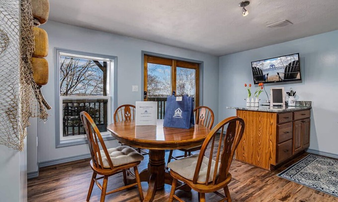 Big Cedars Apartment | Lakeside Landing on Table Rock with Access & Free Daily Tickets!