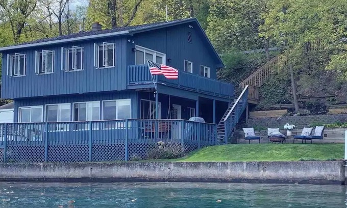 Valois House | Lakeside Life on Keuka's Water's Edge