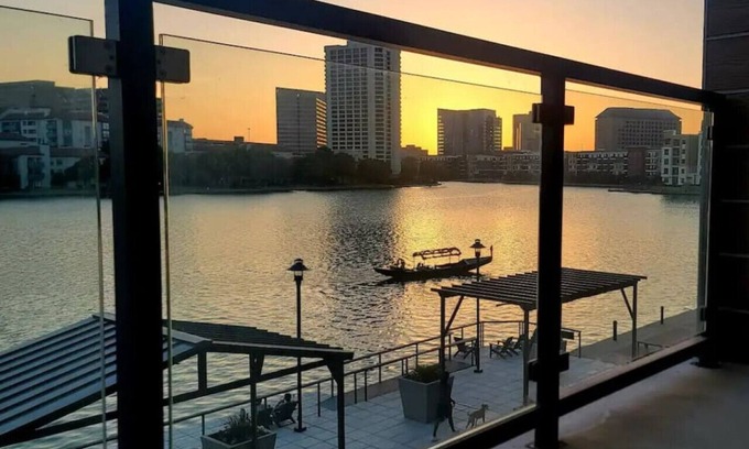 Las Colinas Apartment | Lakeside Living w/Trails, Music + Local Boutiques