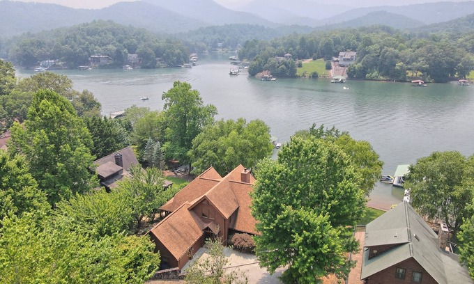 Nantahala Bay House | Lakeside Lodge - By Chatuge Home Concierge Lakefront, firepit, hot tub, ping pong private dock with boat slip