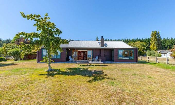 Tauranga Taupo House | Lakeside Lodge - Tauranga Taupo Holiday Home