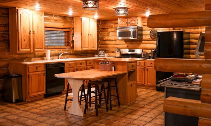 Cornell Cabin | Lakeside Log Cabin in NW Wisconsin