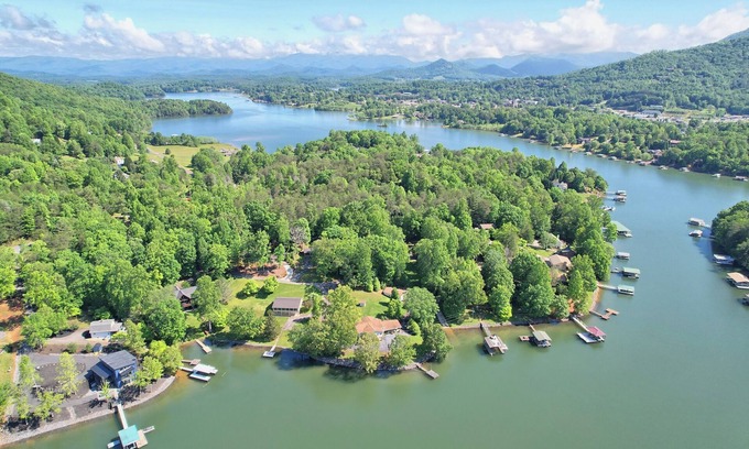 Hiawassee House | Lakeside Lounge - By Chatuge Home Concierge Lake front, hot tub, firepit, private dock with boat slip