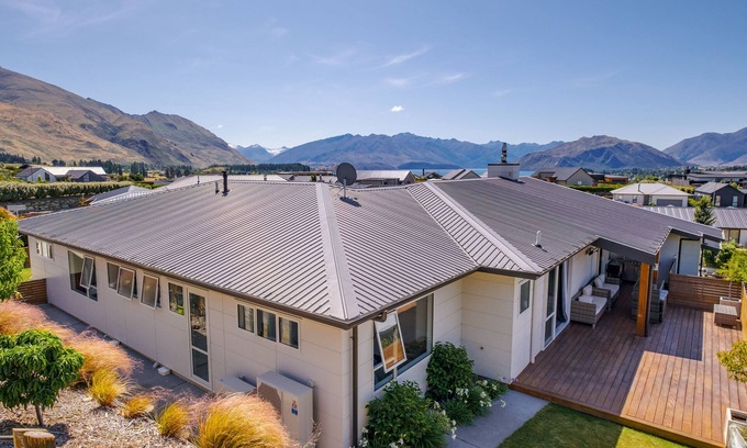 Wanaka Cottage | Lakeside Luxury - Wanaka Holiday Home