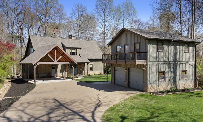 Dawsonville House | Lakeside manor