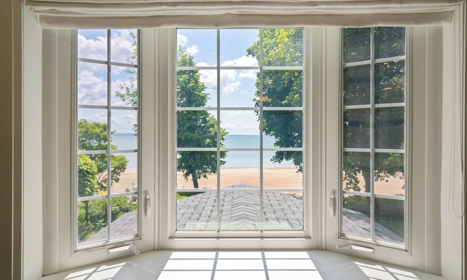 Waverly Beach House | Lakeside Paradise
