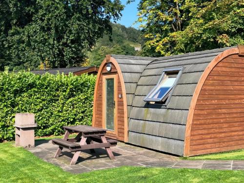 Saddleworth House | Lakeside Pods - pet free