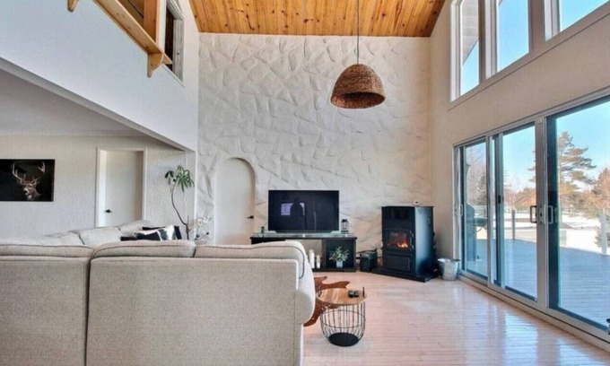 Mauricie House | Lakeside & Private Beach