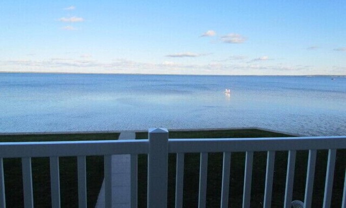 Houghton Lake Hotel | Lakeside Resort and Conference Center