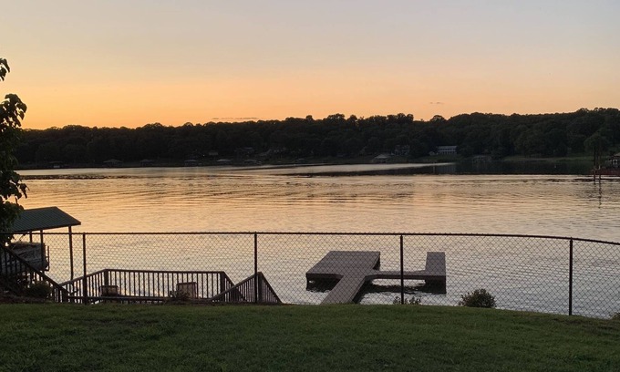 Talladega House | Lakeside retreat 5 min away from the Superspeedway
