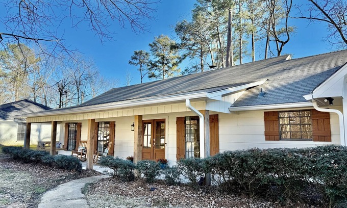 Flowood House | Lakeside Retreat at the Ross Barnett Reservoir