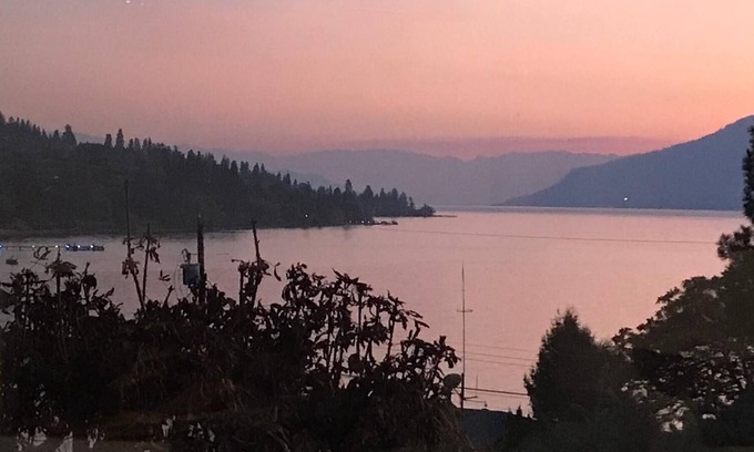 Central Okanagan House | Lakeside Retreat in the heart of wine country!