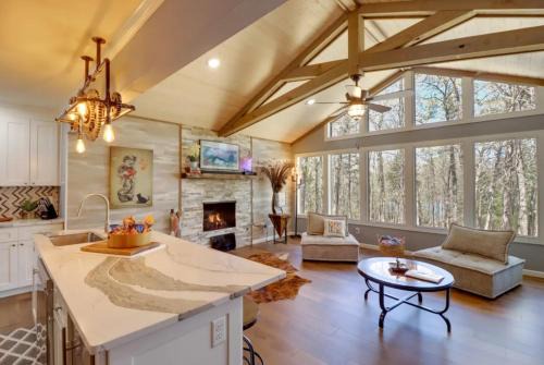 Higden House | Lakeside Retreat on 10 Secluded Acres
