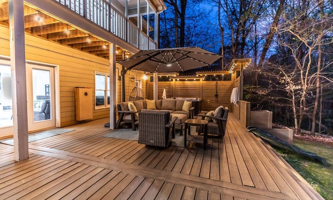 Gainesville House | Lakeside Retreat w/Hot Tub & Private 2 story Dock