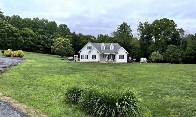 Livingston House | Lakeside Retreat with Private Dock w/Kayaks and Paddle-boards! Boat Slip too!