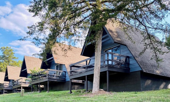 Branson Cabin | Lakeside Studio A-Frame Cabin | Calm Waters Resort | Boat Slips & Rentals | FREE Kayaks & Paddleboards | Guided Fishing & Lake Tours!