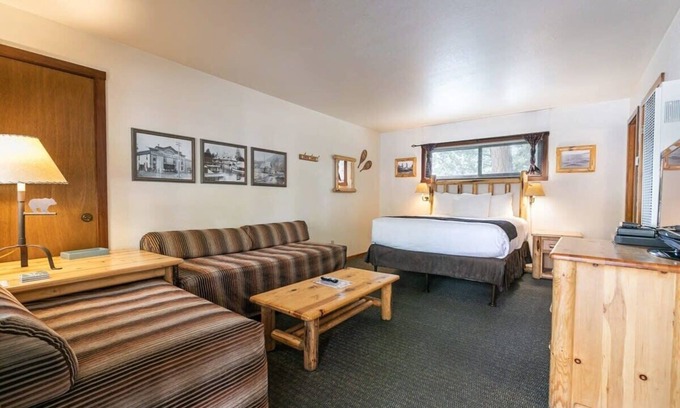 Tahoe Vista Condo | Lakeside Studio - Steps from the Beach!