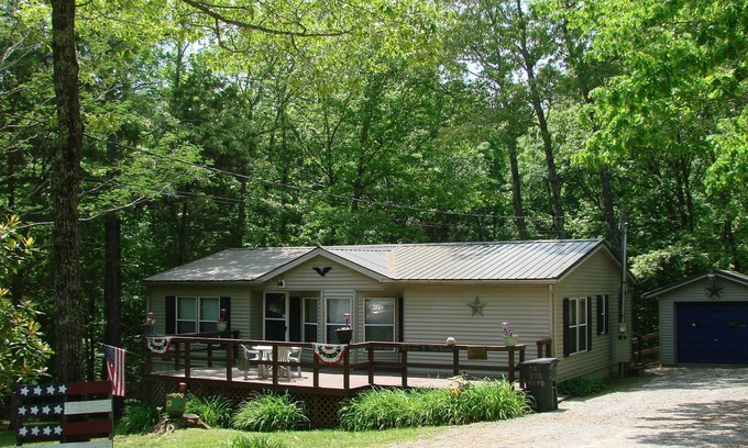 Buchanan House | LAKETIME FUN 2 MILES FROM PARIS LANDING STATE PARK AND MARINA
