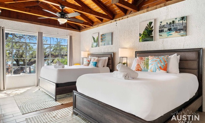 Volente Cabin | LakeTravis Bungalow 1