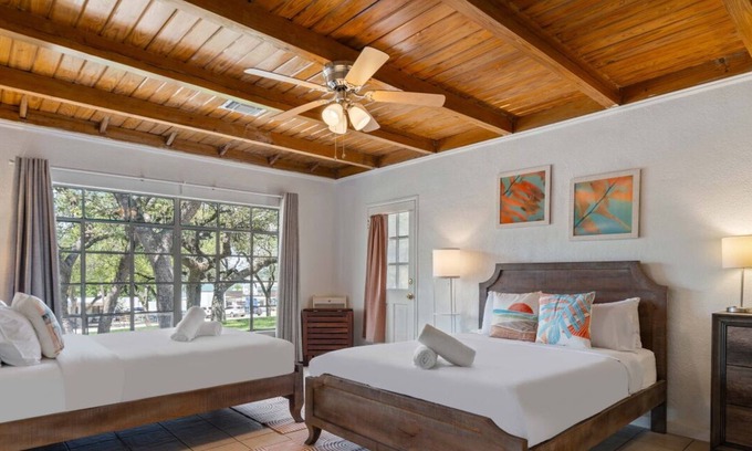 Volente Cabin | LakeTravis Bungalow7