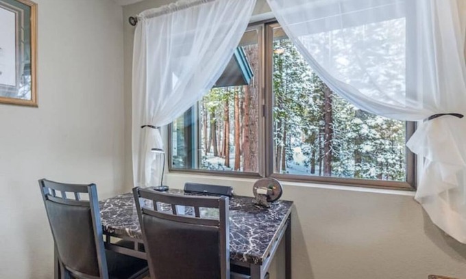 Lake Almanor Country Club House | Lakeview Retreat