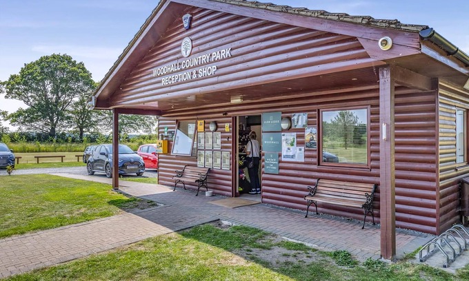 Woodhall Spa Ski Chalet | Lakeview 2 Pet Friendly