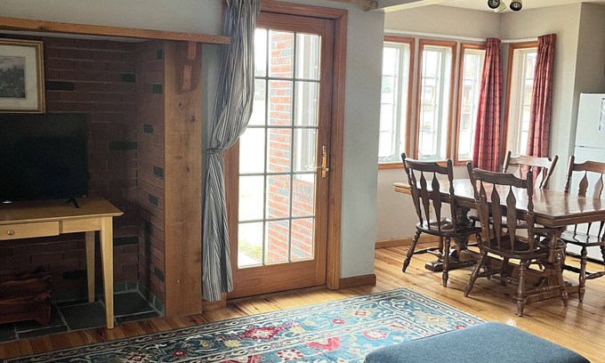 Geneva Cottage | Lakeview and relax at the heart of Seneca lake