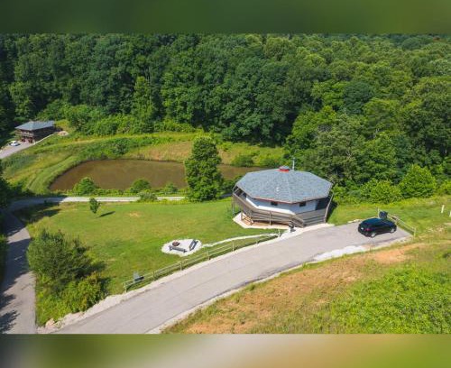 Logan House | Lakeview - by The Chalets