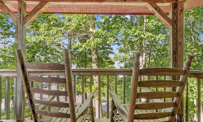 Ellijay Cabin | Lakeview Cabin #5 at Carters Lake, includes free boat slip at the marina