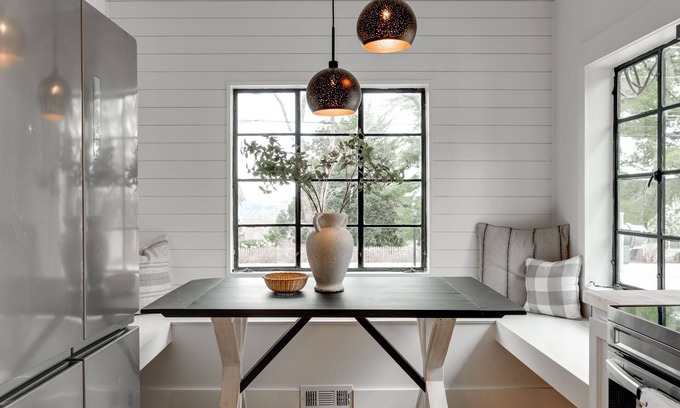 Hixson House | Lakeview Cottage ~ Coffee Bar ~ Cornhole