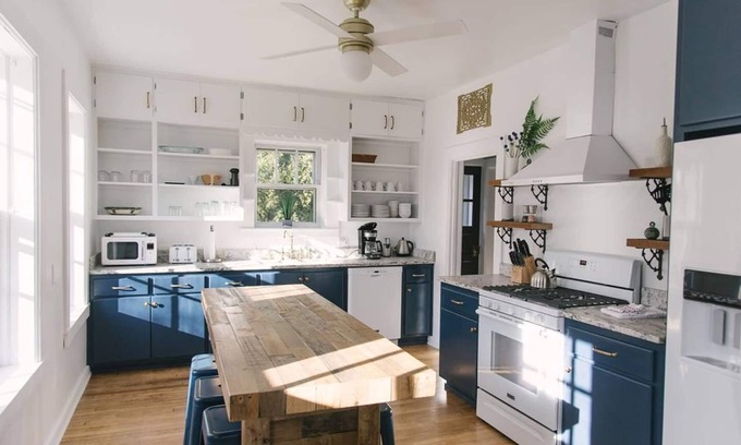 Baileys Harbor House | Lakeview Cottage in Downtown Baileys Harbor