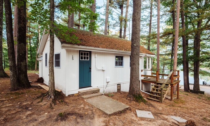 Mayfield Cottage | Lakeview Cottage-Pontoon Rentals Available