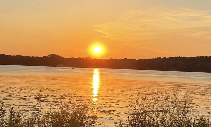 Pardeeville Cottage | Lakeview cottage with perfect sunsets.