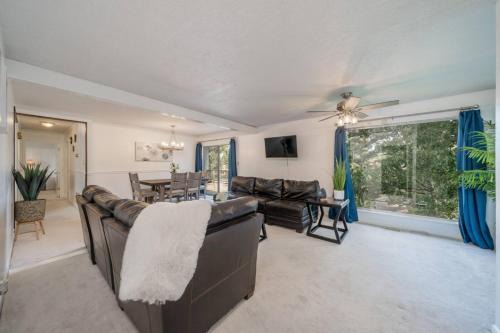 Rockwell House | Lakeview Escape at Phadral
