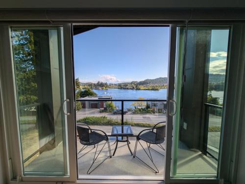 Langford House | Lakeview Hideaway