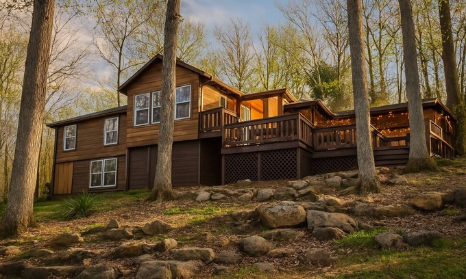 Mammoth Cave House | Lakeview Landing - Beautiful Lakefront Home With Dock