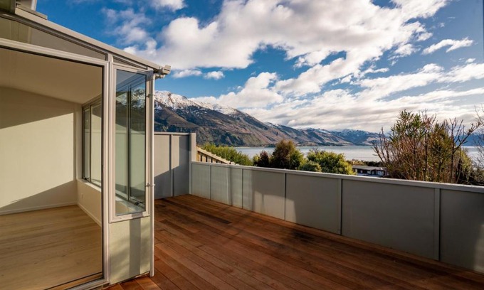 Lake Hawea Apartment | Lakeview