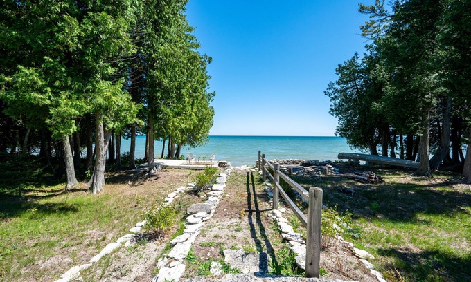Sister Bay House | Lakeview OasisnFormerly Kinsey Bay Lakeshore Home