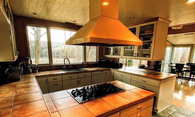 Carmel House | LAKEVIEW RETREAT CARMEL, NY