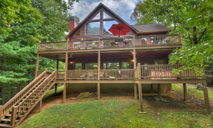 Walnut Mountain House | Lakeview Retreat