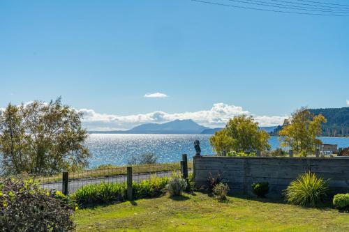 Te Rangiita House | Lakeview Scope - Tauranga Taupo Retreat