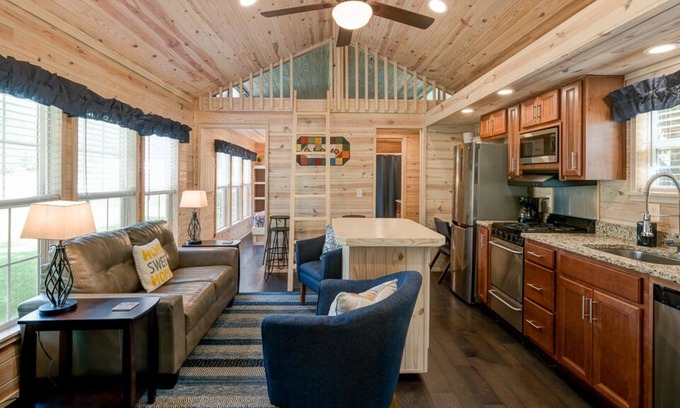 Upward House | Lakeview Tiny House at SIMPLE LIFE Gated Community