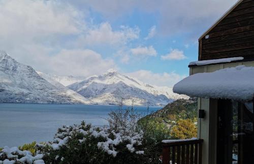 Sunshine Bay Apartment | Lakeview Unit