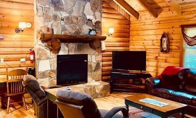 Slade Cabin | Lakewood Cabin | RRG | hot tub, LUX!