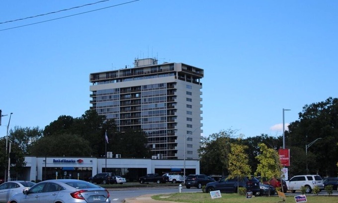 North Little Rock Apartment | Lakewood House Where Quaint Peace and Security Count 2 QUEEN BED SUITE 308