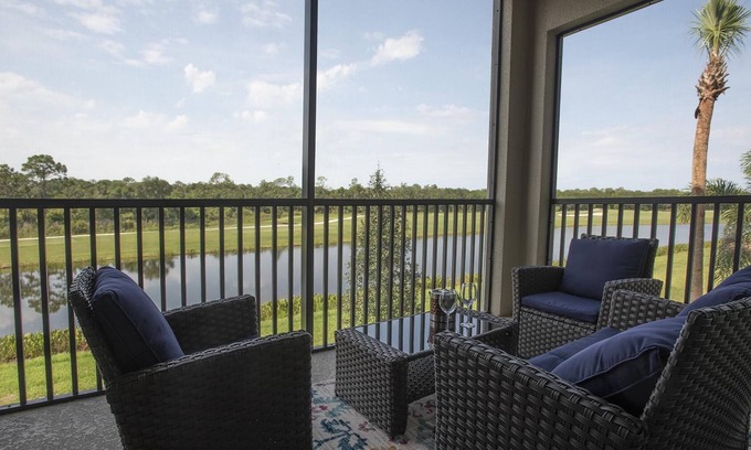 Lakewood Ranch Condo | Lakewood National 2nd Floor Condo 2/bed, 2/bath with golf & lake view