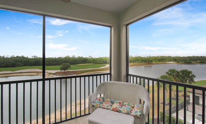 Lakewood Ranch Condo | Lakewood National 4th floor condo with lake and golf coarse views - Green View Getaway