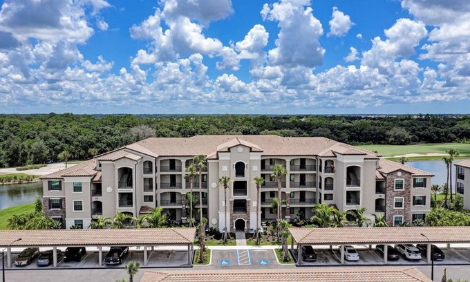 Lakewood Ranch Condo | Lakewood National, Golf Club Condo, Resort style living at its best.n