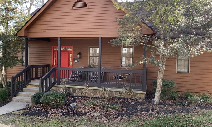 Sloans Valley Cabin | Lakin’ It Easy at Lake Cumberland Resort Burnside KY 4 KING BEDS & 4 FULL BATHS