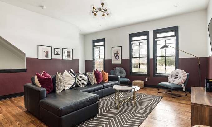 Buena Vista House | Lambert & Reba by AvantStay | Stylish 2 Home Buyout in Heart of Nashville